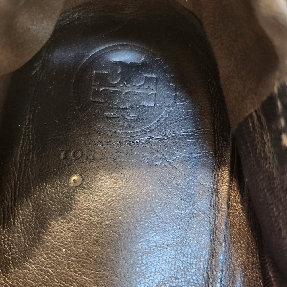 Tory Burch Black Leather Flats with Gold Logo Medallion - Picture 8 of 9